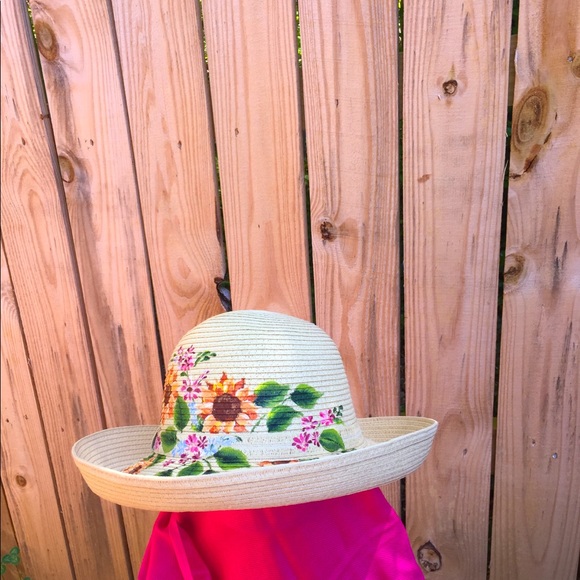 Hand painted bucket hat - Picture 3 of 4